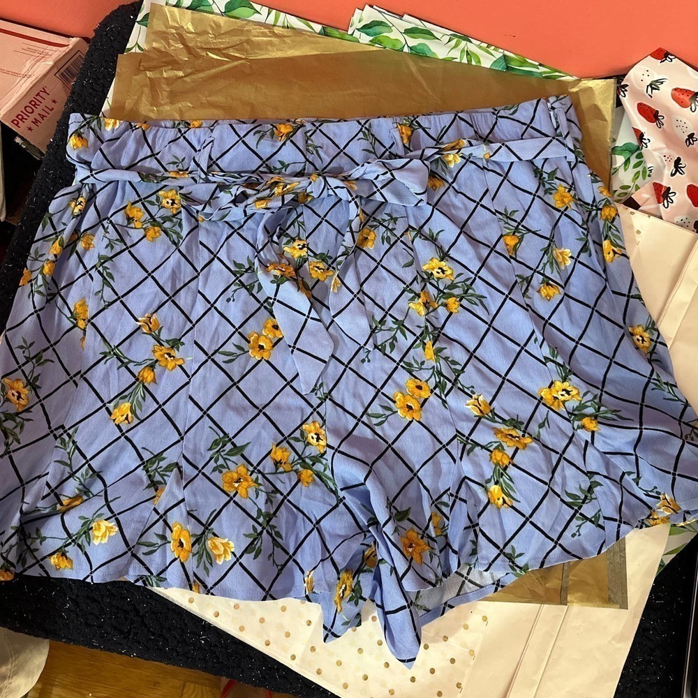 FASHION nova short